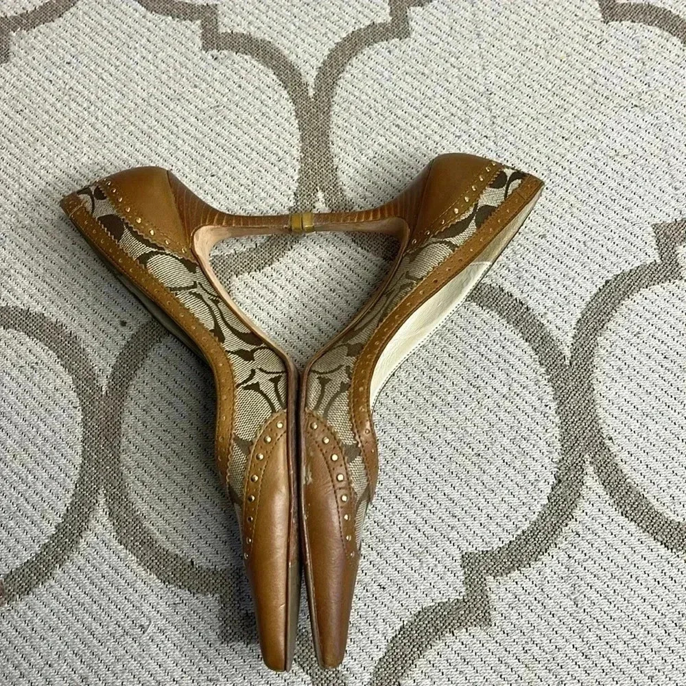 Coach Brown and Tan Heels - Picture 9 of 16